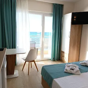 Hotel de apartamente Navarino Luxe, Peraía